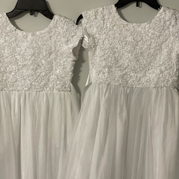 2 identical dresses for sisters or twins - Picture 4 of 5